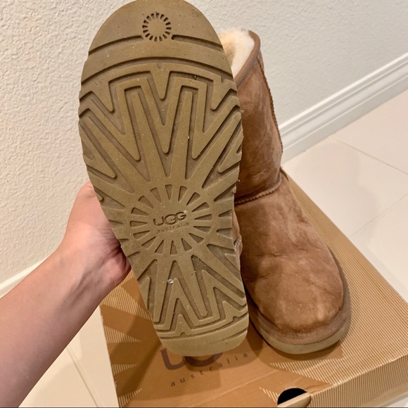 SOLD!!UGG Classic Boot/Size 8 - Picture 3 of 4
